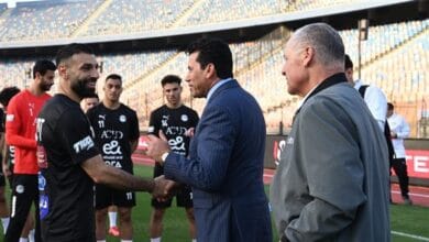 وزير الرياضة مع منتخب