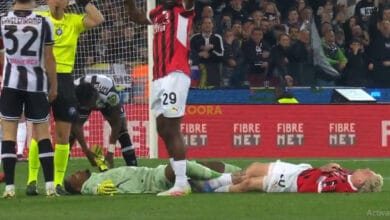 إصابة مروعة لمايك ماينان في مباراة ميلان وأودينيزي 13 إصابة مروعة لمايك ماينان في مباراة ميلان وأودينيزي