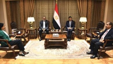 وزير الشباب يبحث