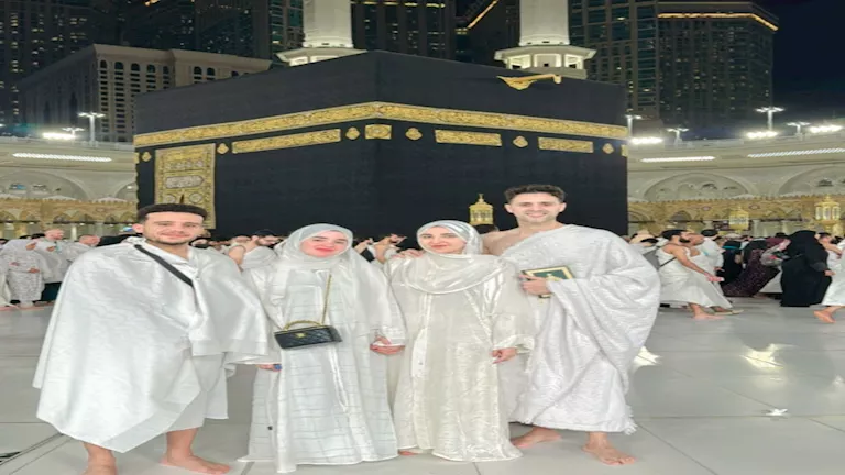 10 صور لمصطفي فتحي وزوجته في العمرة