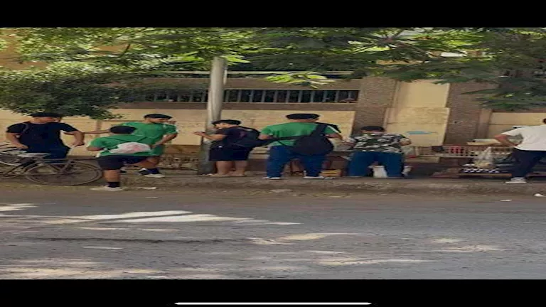 15 صورة لناشئين الزمالك من أمام بوابات النادي 2 15 صورة لناشئين الزمالك من أمام بوابات النادي