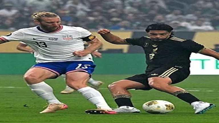 بقميص وطريقة جوتا.. لاعب المكسيك يسجل في نهائي الكونكاكاف ويحتفل