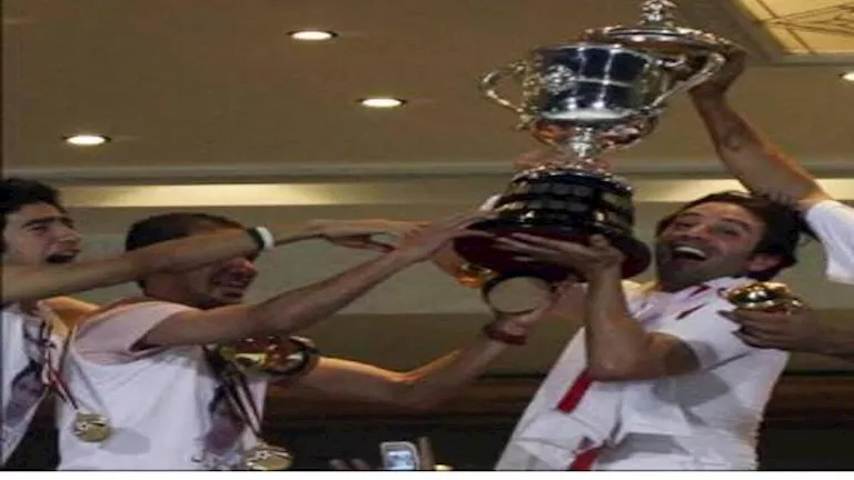 قال لنا عايز رأسي مرفوعة".. لاعب الزمالك السابق يكشف كواليس اعتزال حازم إمام 23 قال لنا عايز رأسي مرفوعة".. لاعب الزمالك السابق يكشف كواليس اعتزال حازم إمام