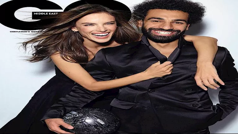 إحداهن طلبت منه الزواج.. 18 صورة لمحمد صلاح مع العارضات والمعجبات