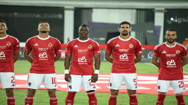 الأهلى ينهى الشوط الأول متقدماً على فاركو بثنائية 15 الأهلى ينهى الشوط الأول متقدماً على فاركو بثنائية