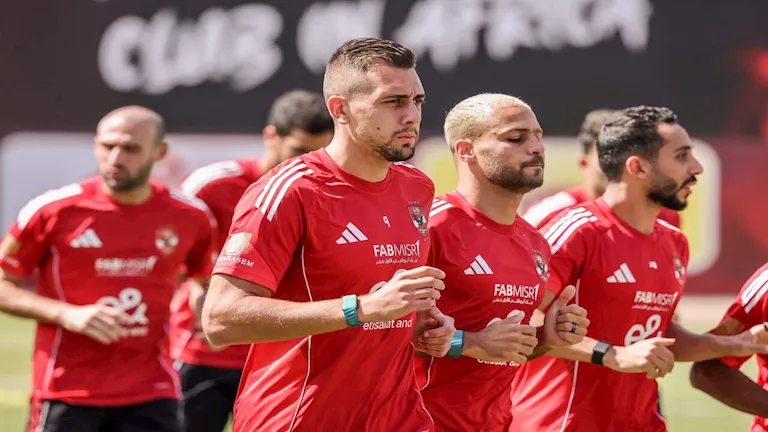 بالصور.. ما سر الساعات الغامضة التي يرتديها لاعبو الأهلي؟ 1 بالصور.. ما سر الساعات الغامضة التي يرتديها لاعبو الأهلي؟