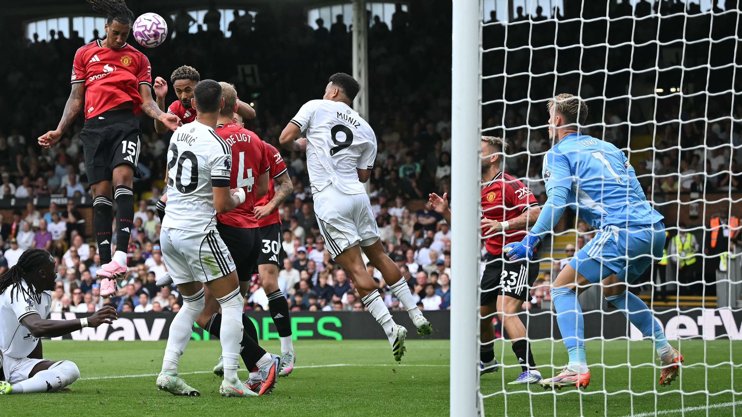 فولهام يحبط يونايتد | كووورة 10 kooora logo