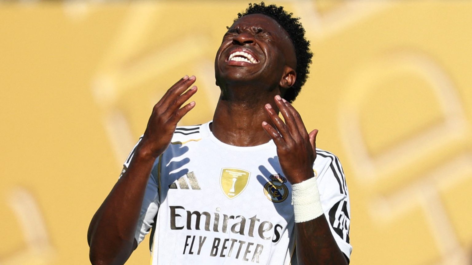 فينيسيوس جونيور قال إن "سلوكه لا يتناسب مع قميص ريال مدريد" كما يقترح أسطورة النادي بيع الجناح البرازيلي. 7 kooora logo