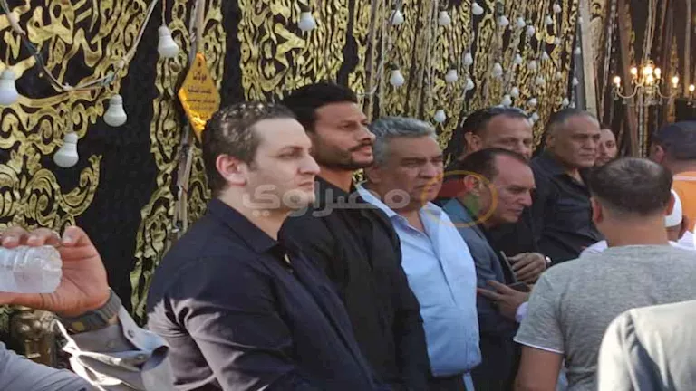 نجوم الأهلي يشاركون في عزاء والد الشناوي بكفر الشيخ (فيديو وصور) 9 نجوم الأهلي يشاركون في عزاء والد الشناوي بكفر الشيخ (فيديو وصور)