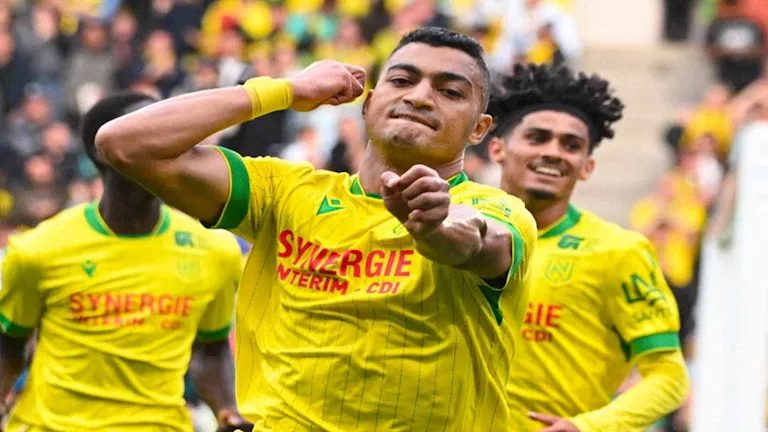 20 صورة وأبرز المعلومات عن عائلة مصطفى محمد