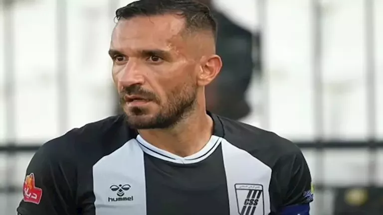 5 صور لظهور علي معلول في تقديم حمزة المثلوثي لاعبا للصفاقسي التونسي