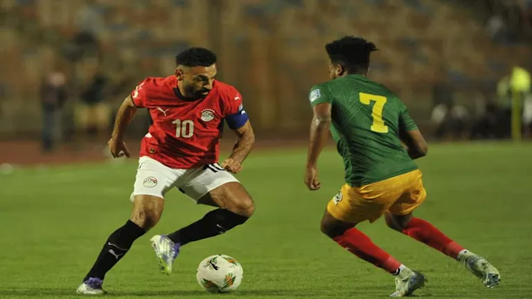 محمد صلاح يثير الجدل بصورة مع لاعبي المنتخب