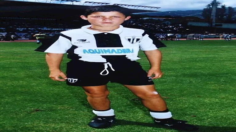 والدته عملت خادمة وطاهية.. كريستيانو رونالدو من الفقر إلى الثراء