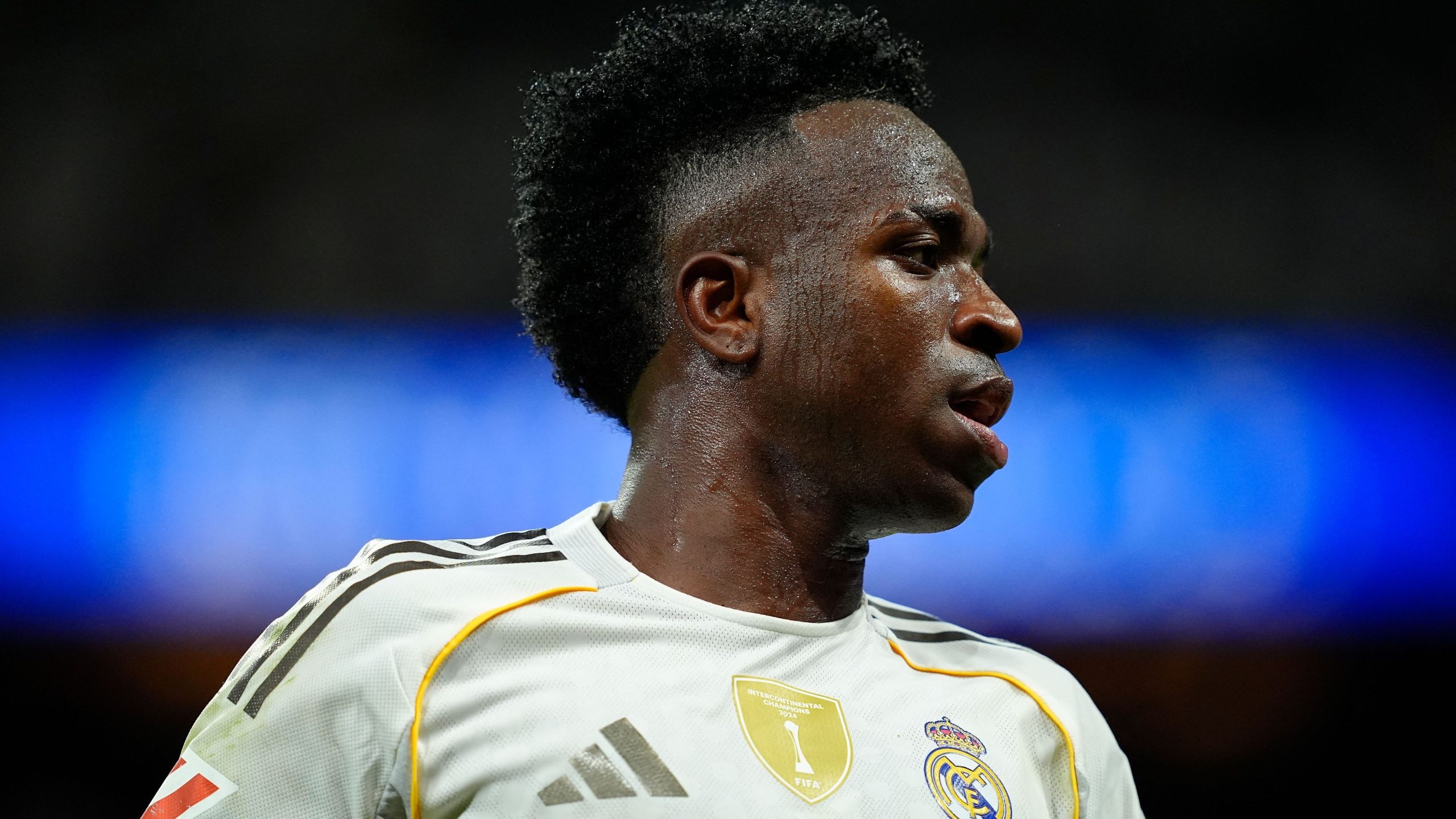 فينيسيوس يعود لإثارة الجدل.. ما حقيقة المفاوضات السعودية والعرض القياسي؟ | كووورة 6 kooora logo