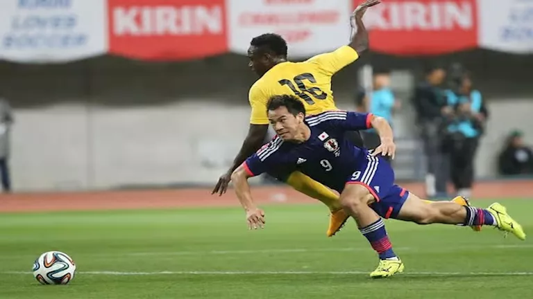 نجم سابق في الدوري الإنجليزي يُسجن بسبب "غاز الضحك".. ما القصة؟