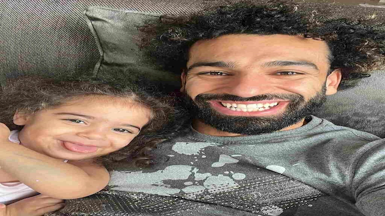 ظهور جديد لمحمد صلاح رفقة ابنته كيان (صورة)