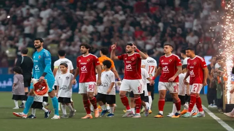 "دوري وأفريقيا".. ماذا ينتظر الأهلي بعد الفوز بالسوبر المصري؟ 7 "دوري وأفريقيا".. ماذا ينتظر الأهلي بعد الفوز بالسوبر المصري؟