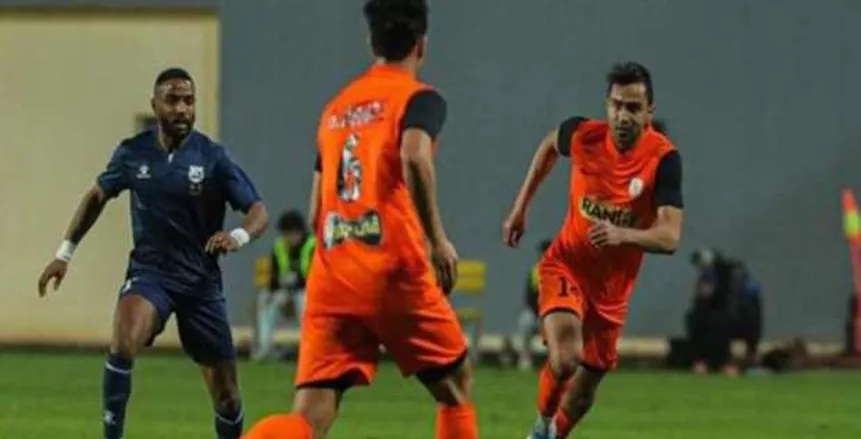 لمسة يد تمنح فاركو ركلة جزاء غريبة ماذا كان يريد لمسة يد تمنح فاركو ركلة جزاء غريبة.. ماذا كان يريد لاعب تليفونات بني سويف؟ (فيديو)