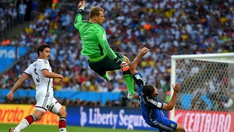 هيجواين يكشف موقف ميسي المؤثر بعد خسارة كأس العالم 2014 وشعوره بالذنب 18 هيجواين يكشف موقف ميسي المؤثر بعد خسارة كأس العالم 2014 وشعوره بالذنب