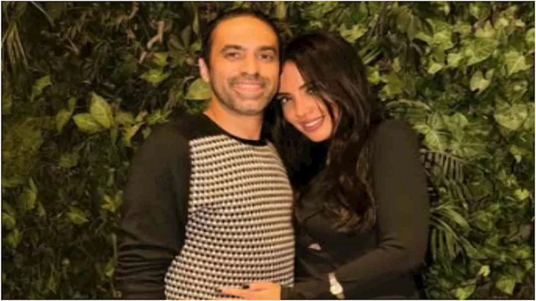 5 صور ترصد احتفال جمال حمزة بعيد ميلاده رفقة زوجته 22 5 صور ترصد احتفال جمال حمزة بعيد ميلاده رفقة زوجته