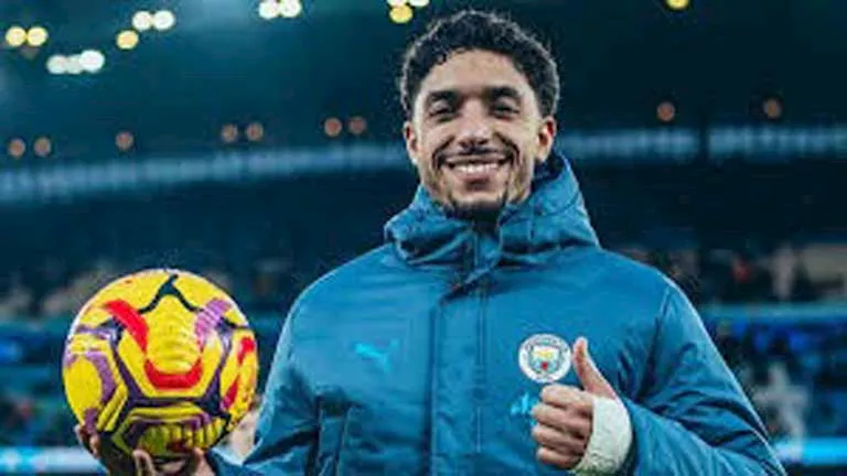 "أشعر بفخر من الشعب".. عمر مرموش يتحدث عن وجوده مع صلاح في الدوري الإن 2 "أشعر بفخر من الشعب".. عمر مرموش يتحدث عن وجوده مع صلاح في الدوري الإن