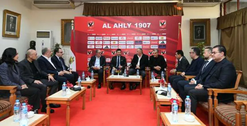 تفاصيل زيارة وزير الرياضة للنادي الأهلي واجتماعه بأعضاء مجلس الإدارة تفاصيل زيارة وزير الرياضة للنادي الأهلي واجتماعه بأعضاء مجلس الإدارة (صور)