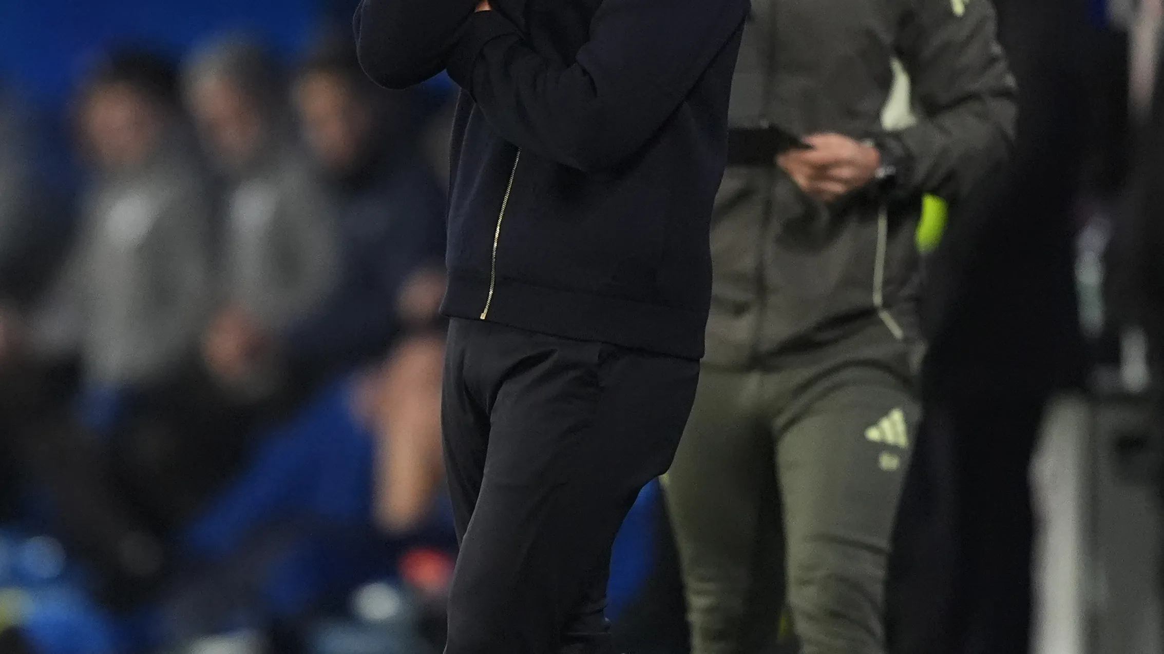 ليست مفاجأة.. ألونسو يتهكم على التحكيم بعد لقطة فنيسيوس جونيور | كووورة 15 kooora logo