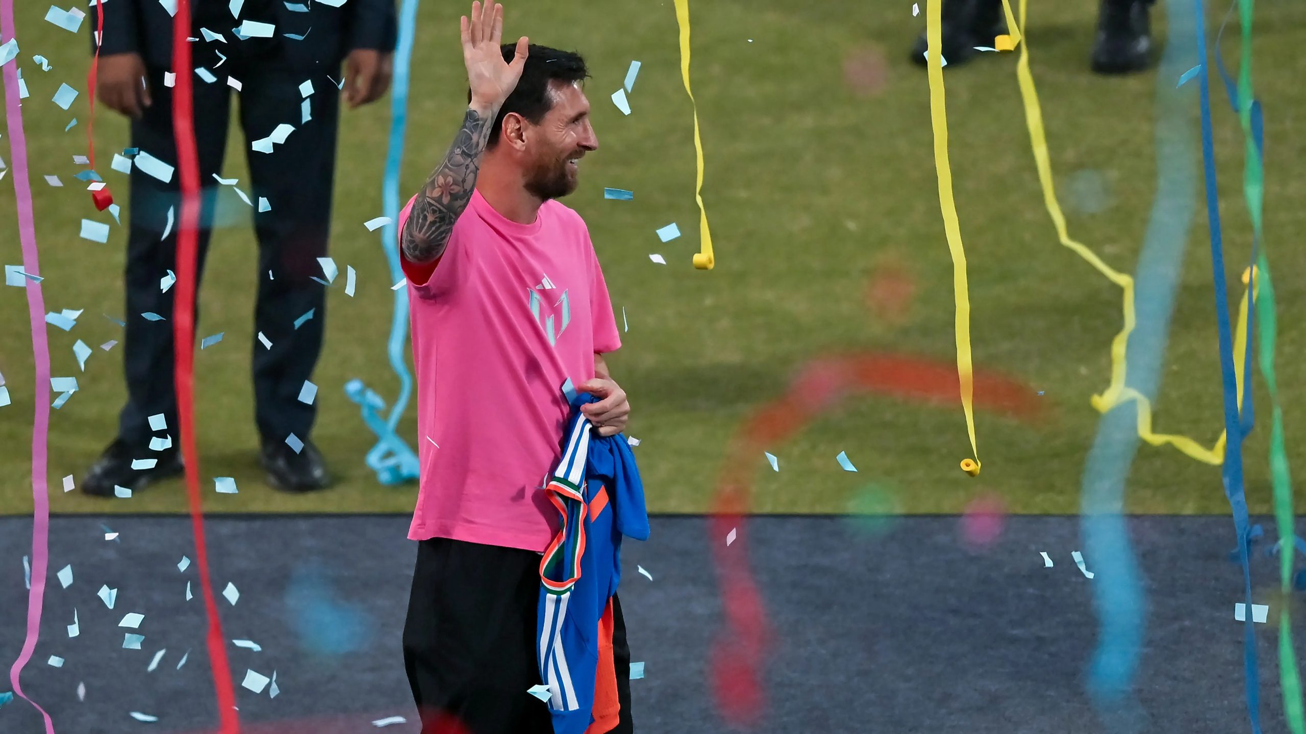 ميسي يتلقى أثمن هدية في حياته.. لن تصدق سعرها! | كووورة 7 kooora logo