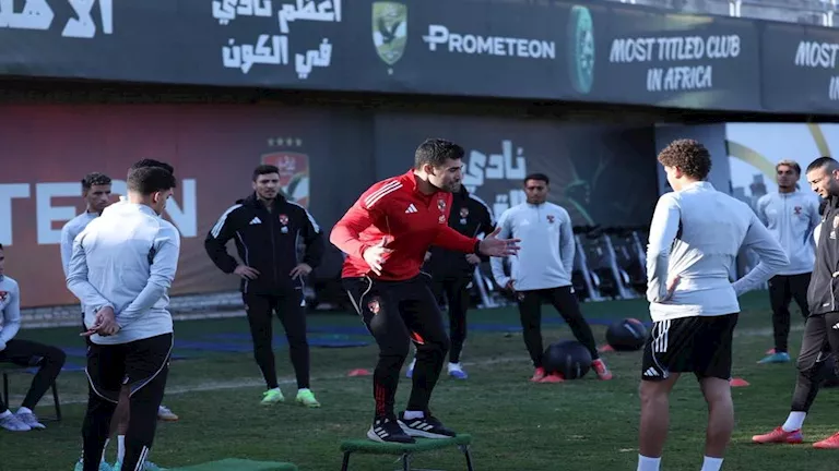 الكشف عن طاقم تحكيم مباراة الأهلي وطلائع الجيش في كأس عاصمة مصر