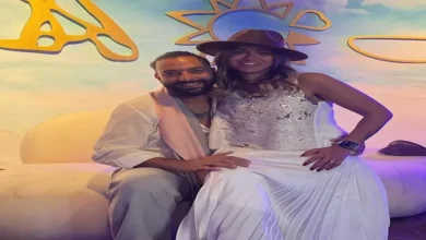 دعم في المعلب وتعافي من الخمر.. 25 صورة ترصد قصة حب ميدو وزوجته