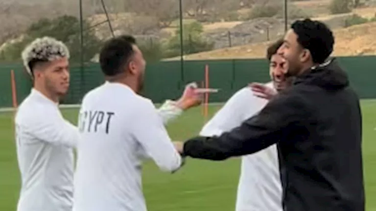 "معاقبة تريزيجيه".. 11 صورة للقطة طريفة في مران منتخب مصر استعدادا لمو