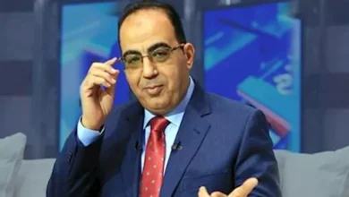 "خلاص بالله عليك".. أبوالمعاطي زكي ينهار من البكاء: عشت مرار أنا وعيا