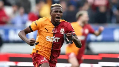 جماهير جالاتا سراي توجه رسالة خاصة لفيكتور أوسيمين