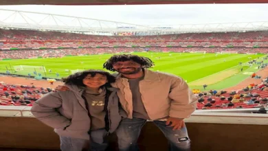 محمد النني برفقة إبنه في مباراة أرسنال 1 محمد النني برفقة إبنه في مباراة أرسنال