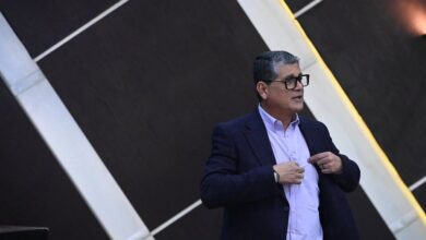 رئيس لجنة الحكام يد مدافع سيراميكا في وضعها الطبيعي لحظة رئيس لجنة الحكام: يد مدافع سيراميكا في وضعها الطبيعي لحظة «لمس الكرة»